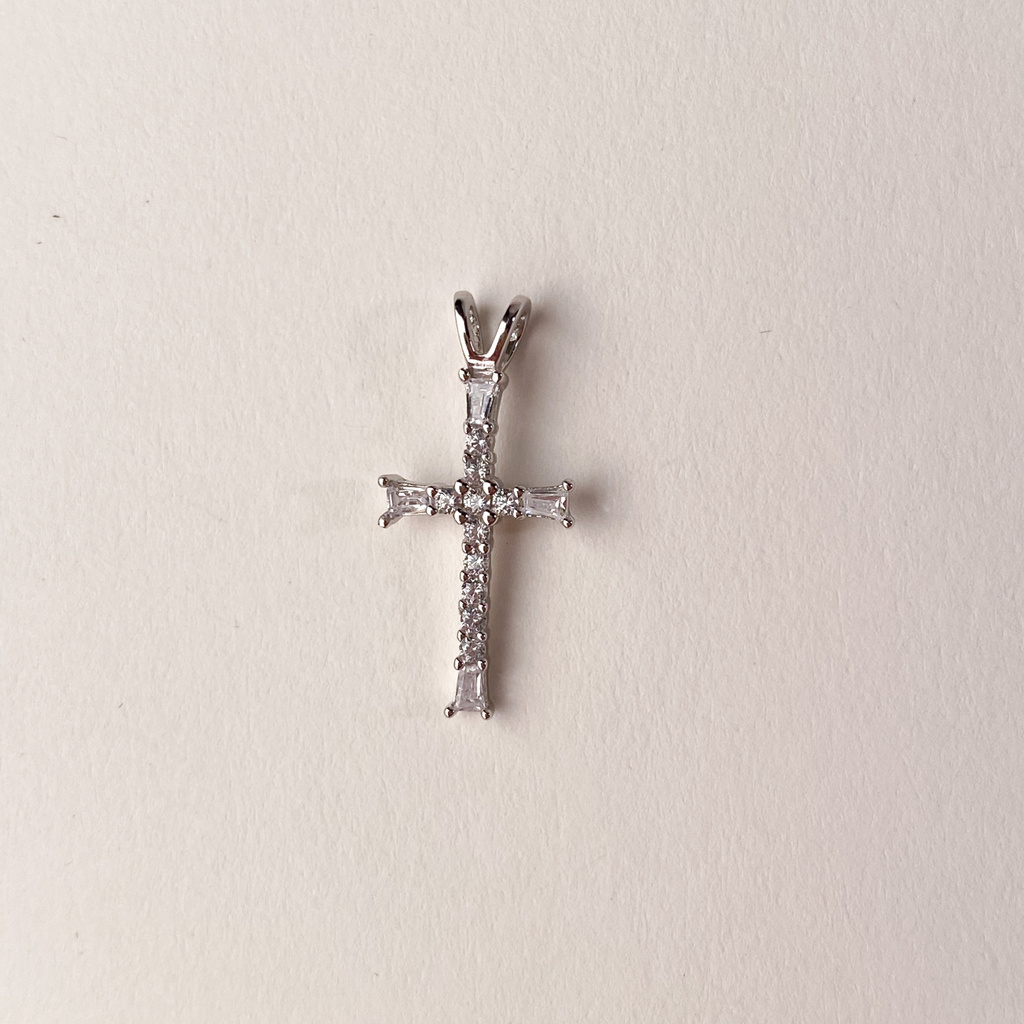 Stříbrný přívěsek křížek se zirkony