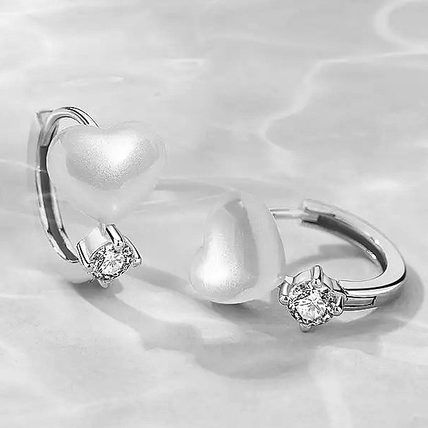 Stříbrné náušnice kroužky s perleťovým srdcem a zirkonem