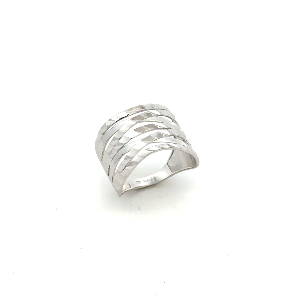 Stříbrný prsten široký