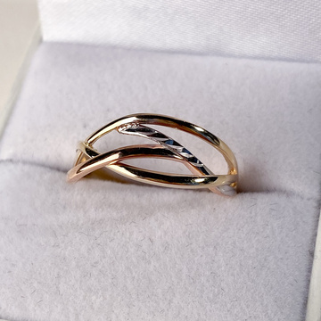 Tříbarevný zlatý propletený prsten