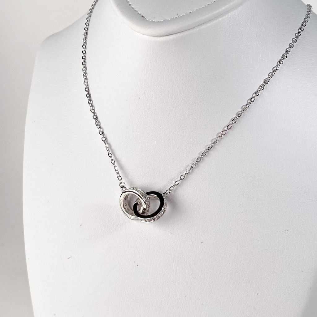 Stříbrný náhrdelník kroužky se zirkony