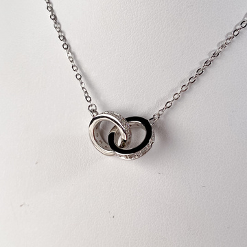 Stříbrný náhrdelník kroužky se zirkony