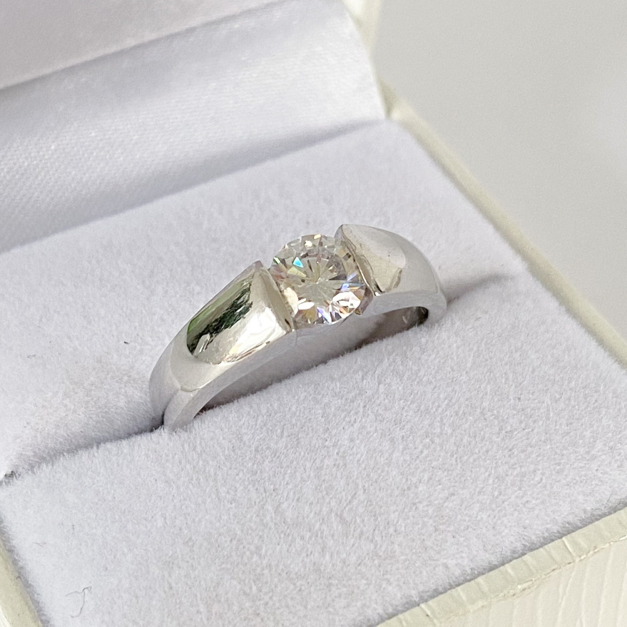 Stříbrný prsten se solitérním zirkonem Ag 925/1000