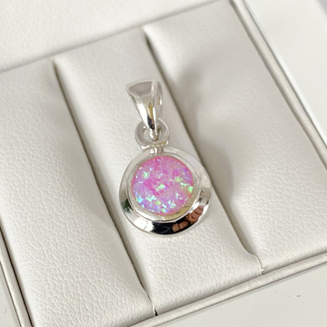 Stříbrný přívěsek s růžovým kamenem Ag 925/1000