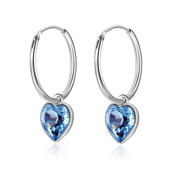 Stříbrné náušnice kroužky s modrými srdíčky