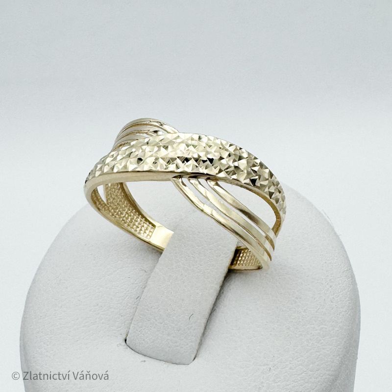Žluté zlato prsten KŘÍZENÝ S BROUŠENÍM
