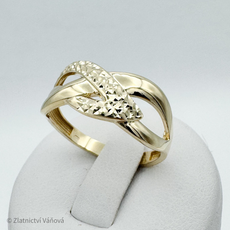 Žluté zlato prsten s broušením