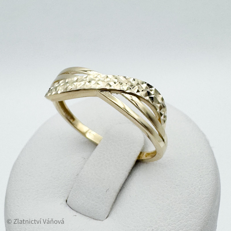 Žluté zlato prsten s broušením